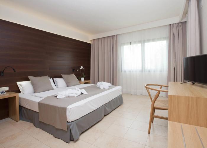 Impressive Playa Granada Golf