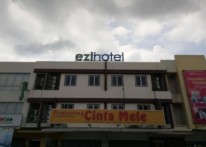 OYO 89407 EZI Hotel