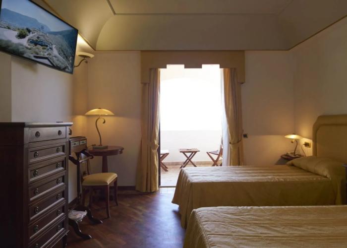Hotel Tritone