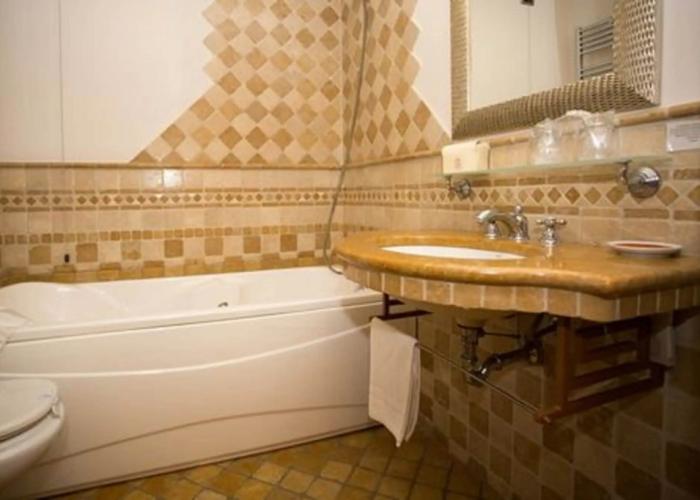 Hotel Tritone