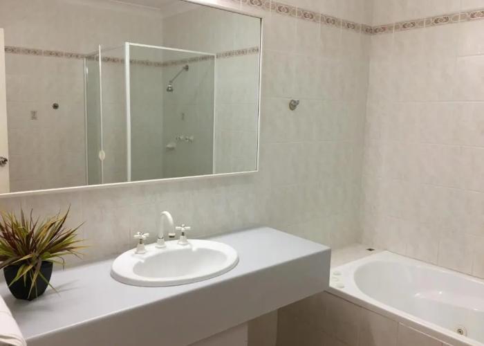 Lakeview Motor Inn