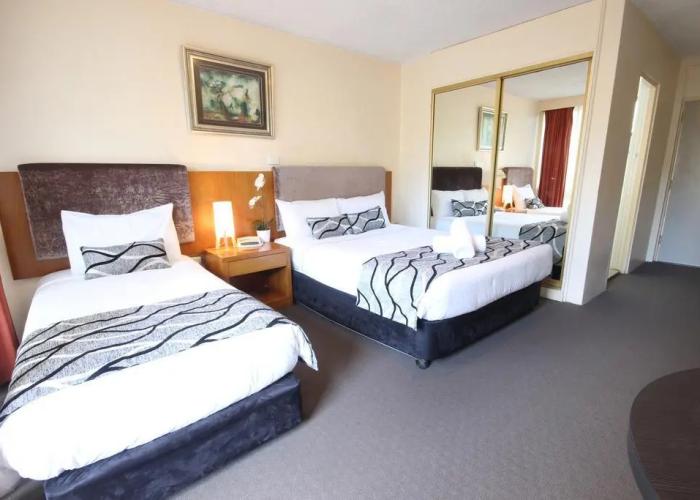 Molly Morgan Motor Inn