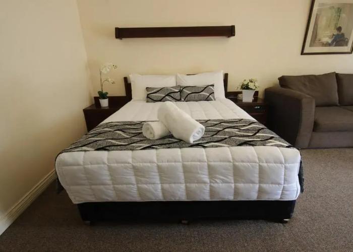 Molly Morgan Motor Inn