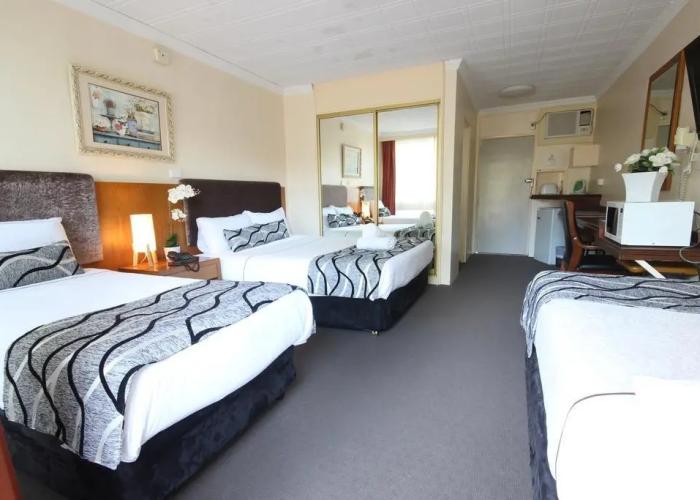 Molly Morgan Motor Inn
