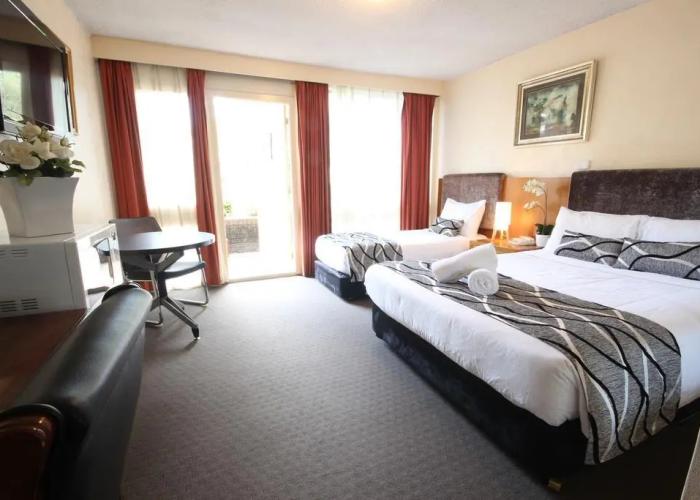 Molly Morgan Motor Inn