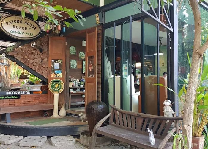 Rayonghouse Resort