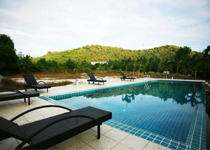 White at Sea Resort