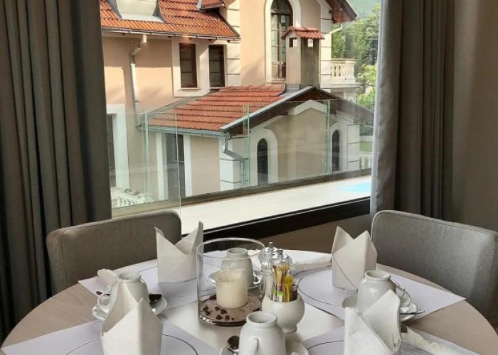 Emerald Suites