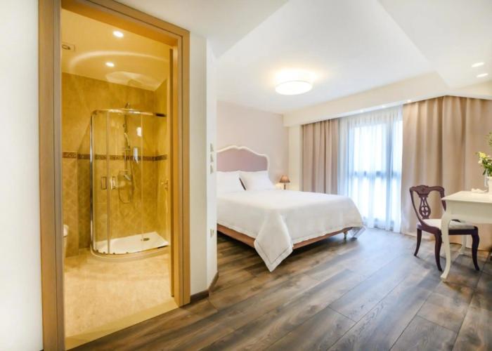 Emerald Suites