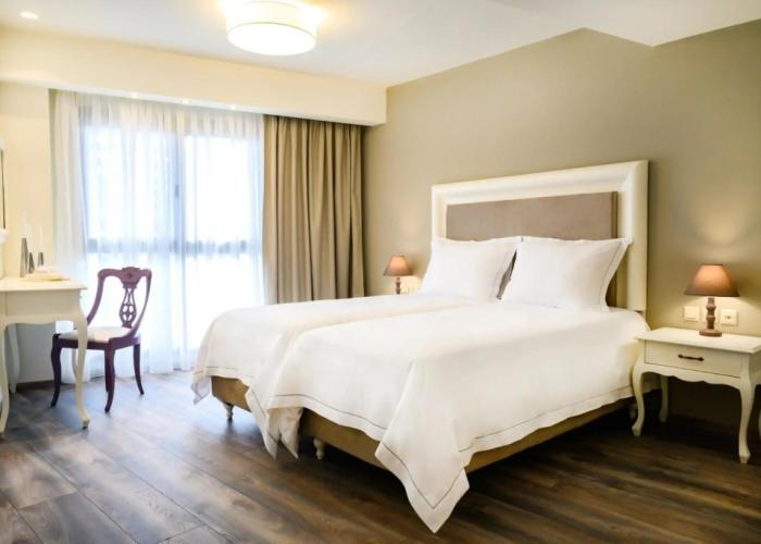 Emerald Suites