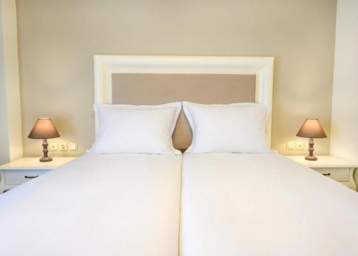 Emerald Suites