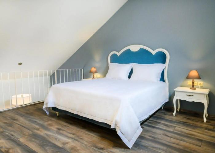 Emerald Suites