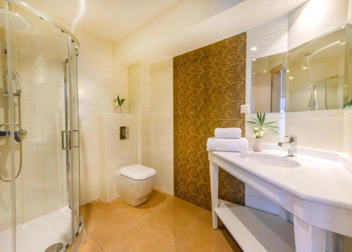 Emerald Suites