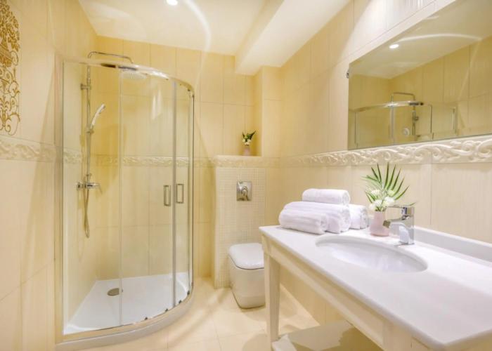 Emerald Suites