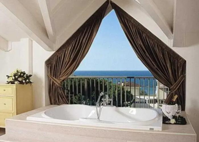 M Glamour Hotel