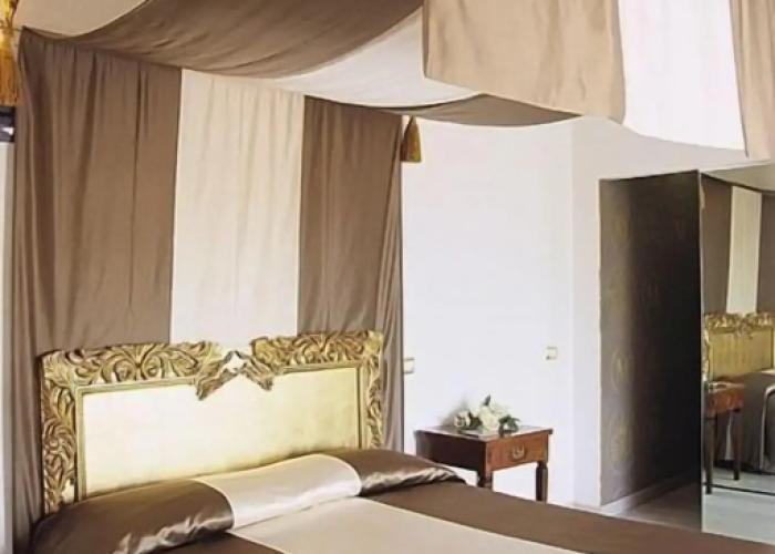 M Glamour Hotel