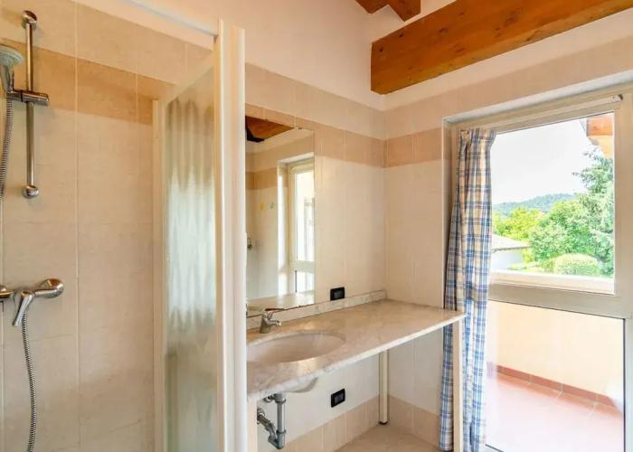 Agriturismo with Pool near Golf Course & Salò