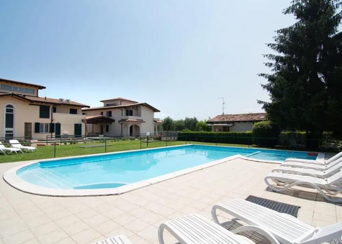 Agriturismo with Pool near Golf Course & Salò