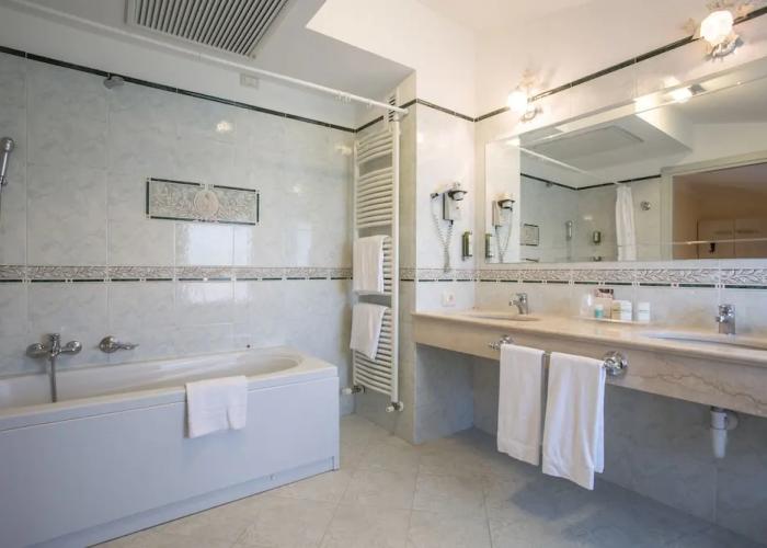 Hotel Spiaggia d'Oro - Charme & Boutique 4 Stars Hotel Lake Garda