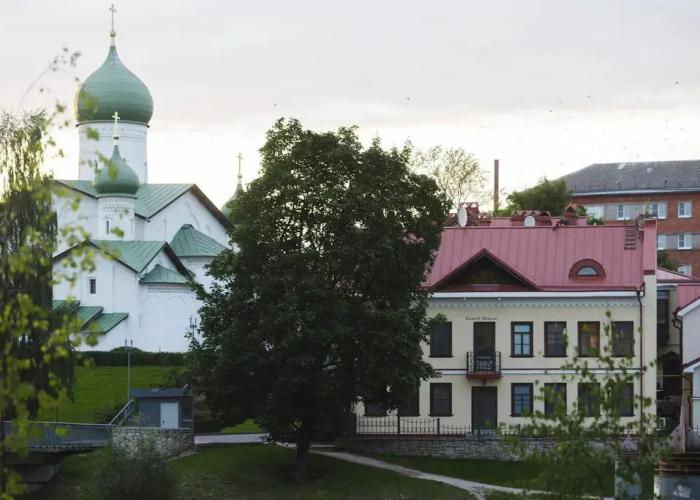 Na Verkhney Beregovoy Guest house
