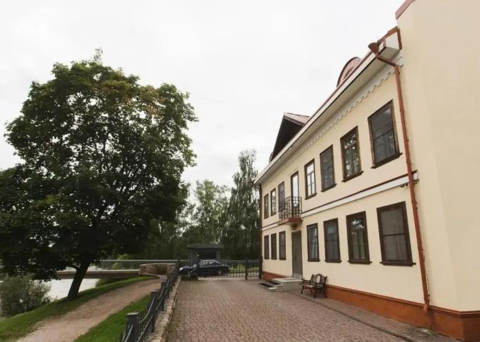 Na Verkhney Beregovoy Guest house