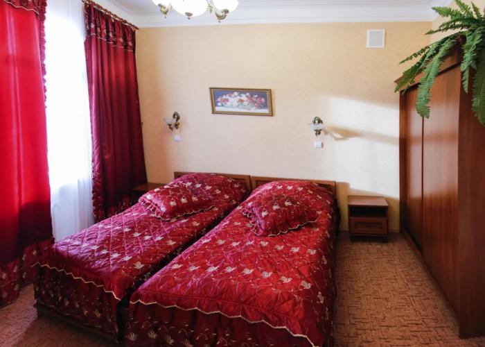 Oktyabrskaya Hotel