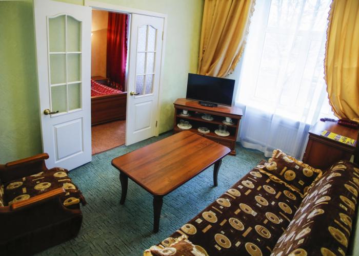 Oktyabrskaya Hotel