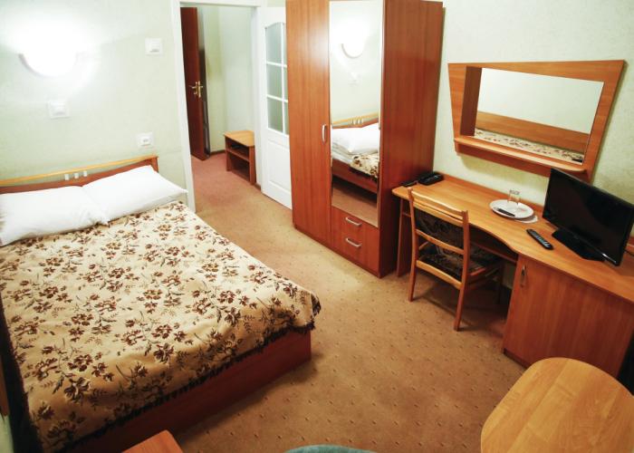 Oktyabrskaya Hotel