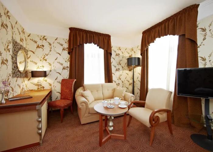 Dvor Podznoyeva Hotel Main Building