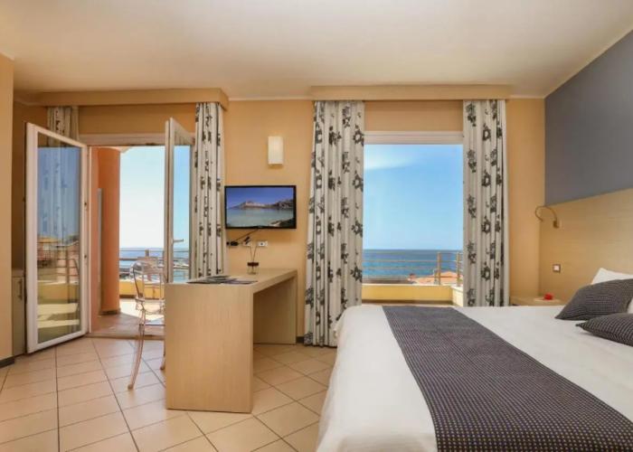 Janus Hotel