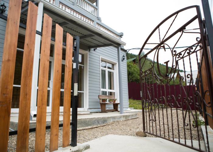 Gavan Listvyanka Guest house