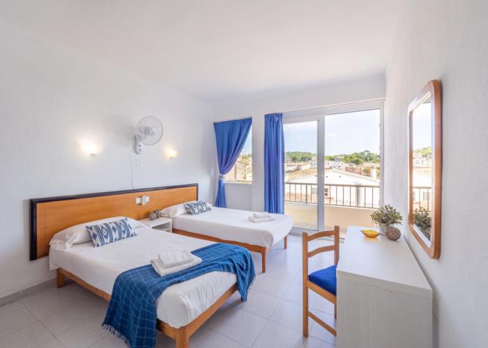 Hostal Port Corona