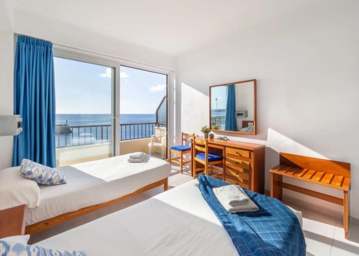 Hostal Port Corona
