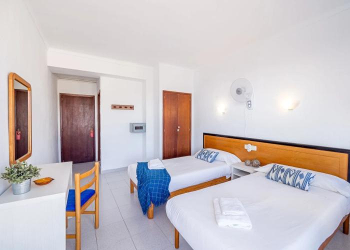 Hostal Port Corona