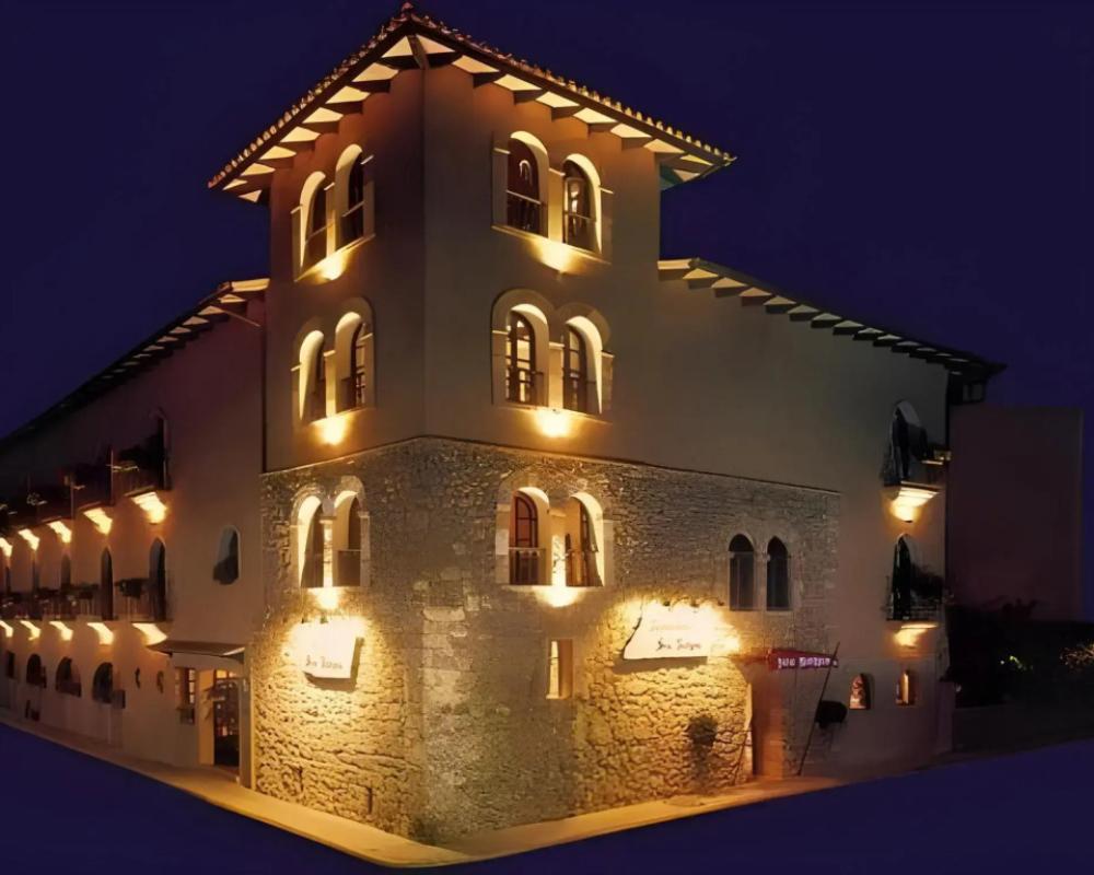 Petit Hotel Restaurante Ses Rotges - Adults Only