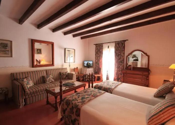 Petit Hotel Restaurante Ses Rotges - Adults Only