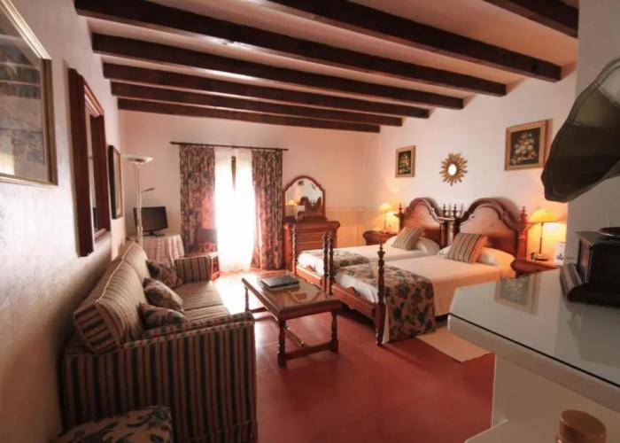 Petit Hotel Restaurante Ses Rotges - Adults Only