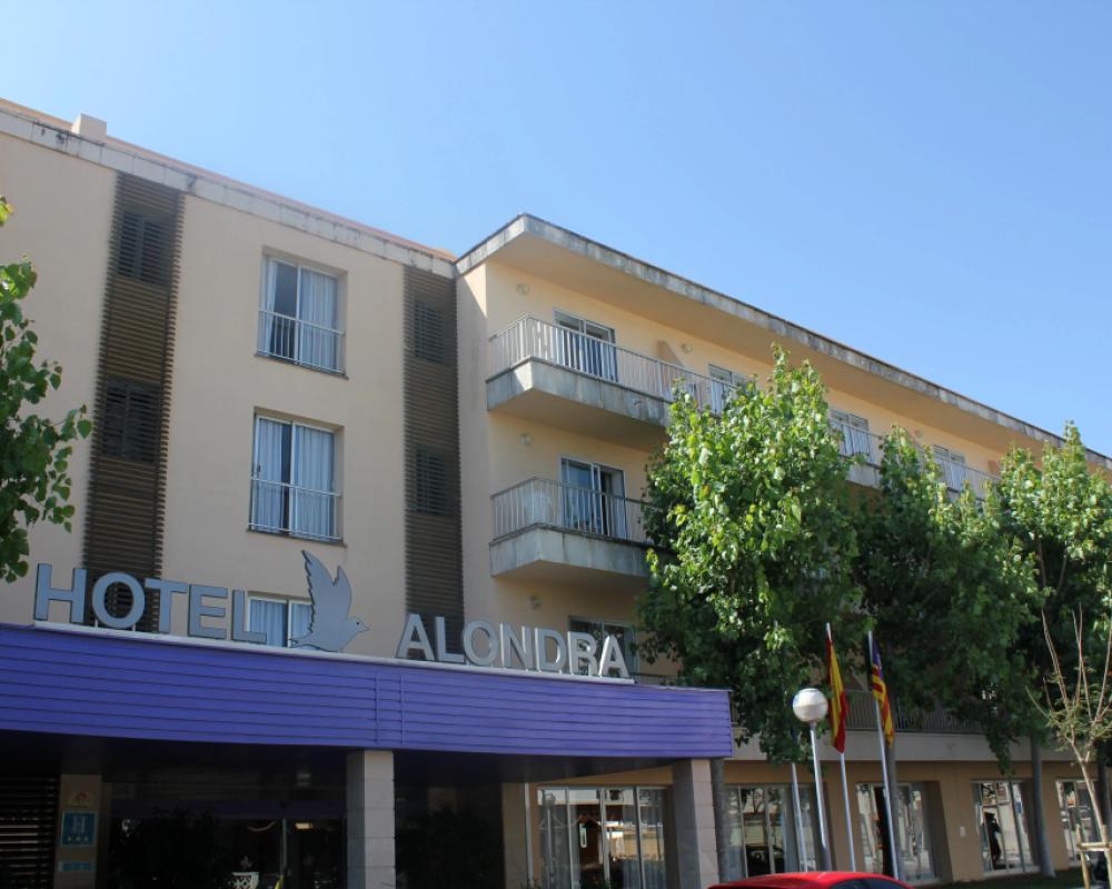 фото Hotel Alondra
