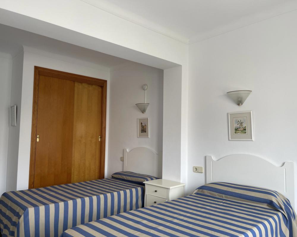 фото Hostal Can Gallu
