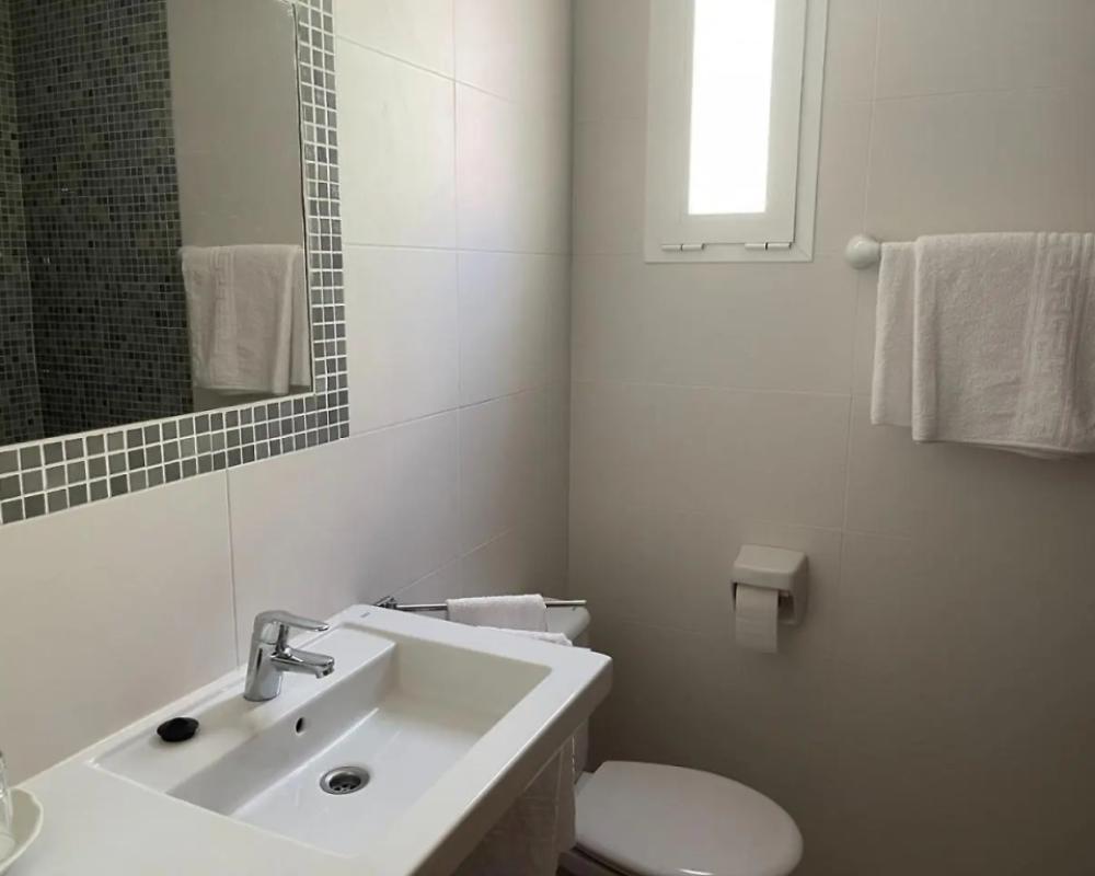 фото Hostal Can Gallu