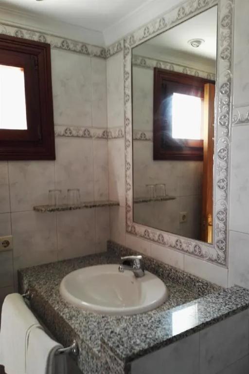 фото Hostal Can Gallu