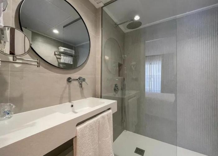 Hotel Quatre Llunes