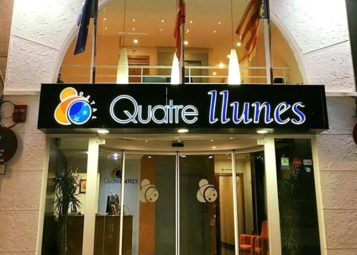 Hotel Quatre Llunes
