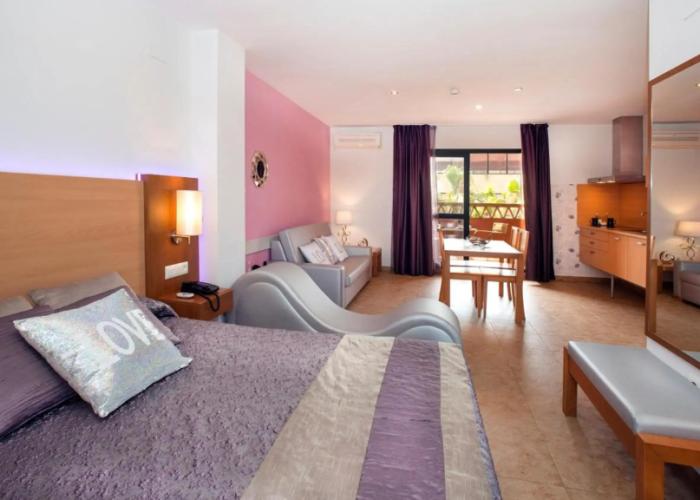 Leo Punta Umbria III - Adults Only