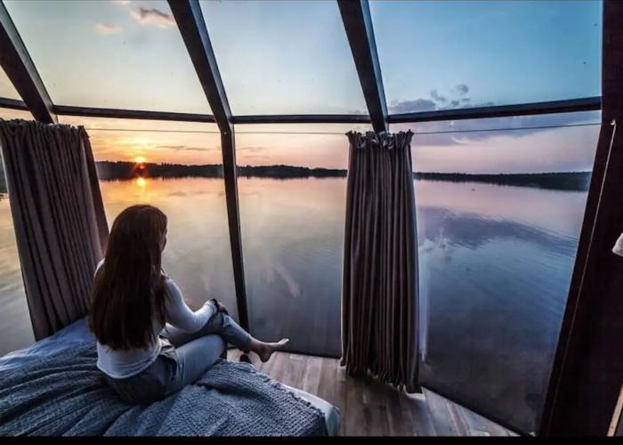 Room in Lodge - Peace & Quiet Hotel Floating Glass Room for 2 Guests Experience Northern Lights