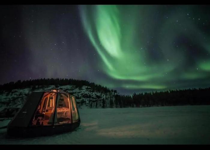 Room in Lodge - Peace & Quiet Hotel Floating Glass Room for 2 Guests Experience Northern Lights