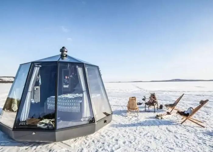 Room in Lodge - Peace & Quiet Hotel Floating Glass Room for 2 Guests Experience Northern Lights