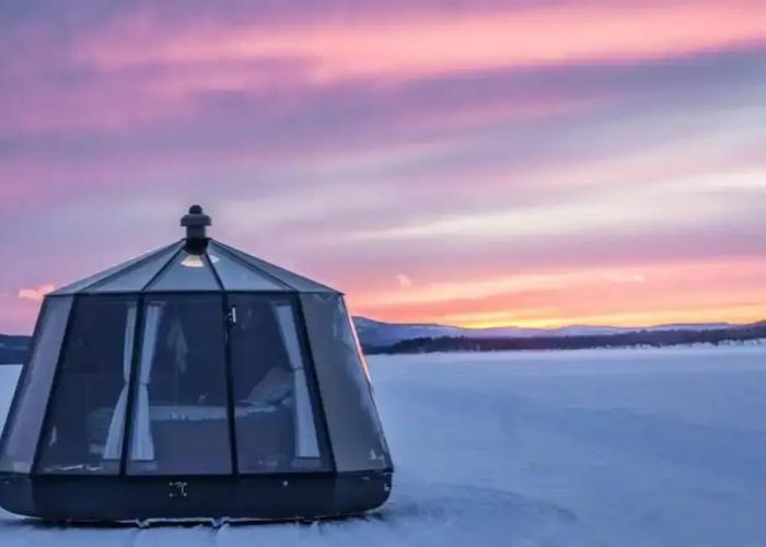 Room in Lodge - Peace & Quiet Hotel Floating Glass Room for 2 Guests Experience Northern Lights