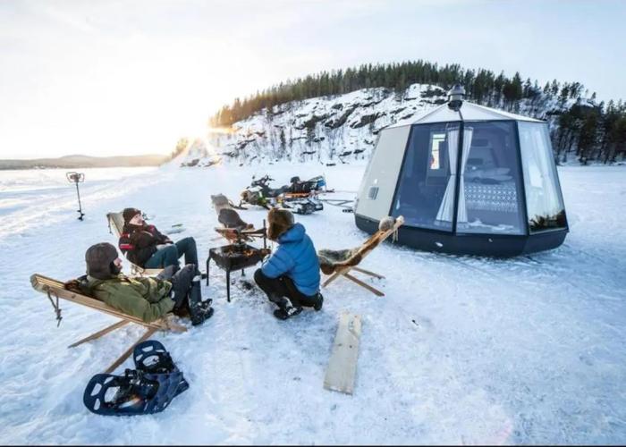 Room in Lodge - Peace & Quiet Hotel Floating Glass Room for 2 Guests Experience Northern Lights