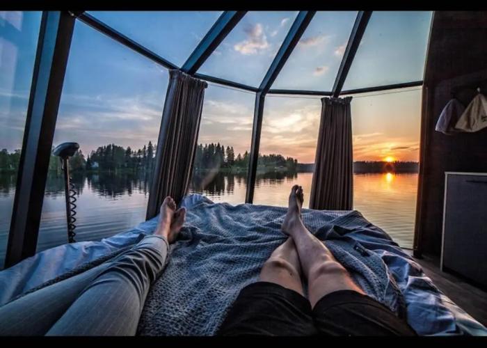 Room in Lodge - Peace & Quiet Hotel Floating Glass Room for 2 Guests Experience Northern Lights